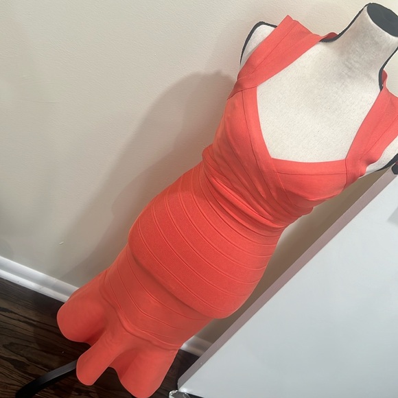 Herve Leger Dresses & Skirts - Stunning Herve Leger Paris Peach 3/4 Mermaid/Peplum Dress Size Small
